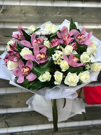 Букет цветов из: Розы и Хризантемы в Асбесте