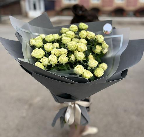 Букет Белые кустовые розы Солинеро в Асбесте