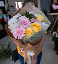 Букет цветов из:  Герберы, Розы и Хризантемы в Асбесте