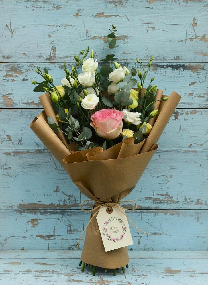 Букет цветов из: Розы и Лизиантусы в Асбесте