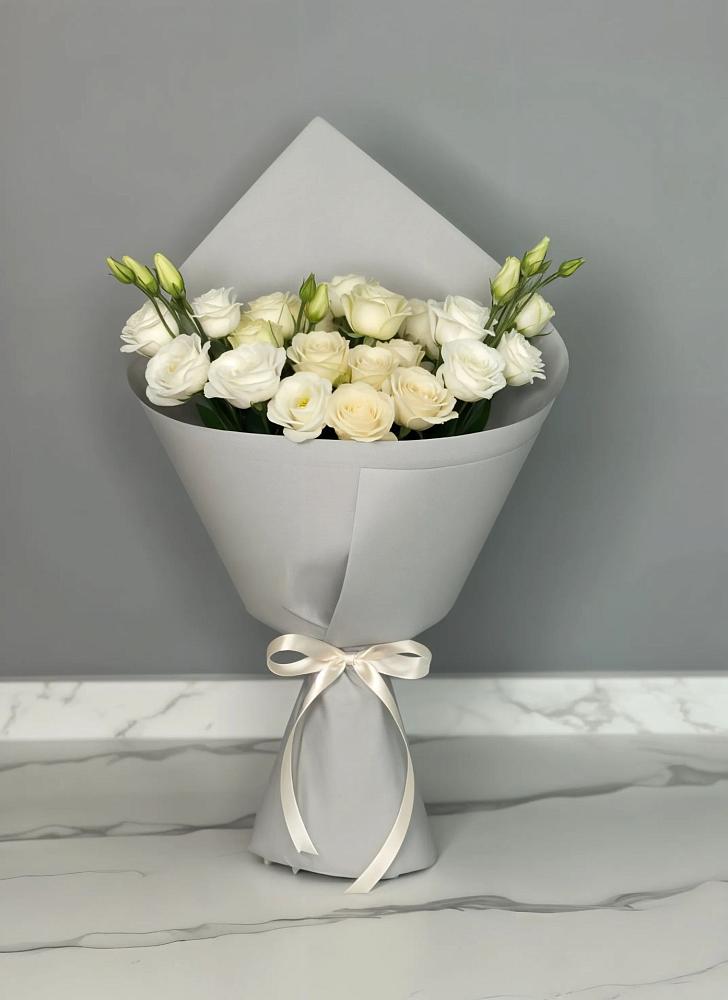 Букет цветов из: Розы и Лизиантусы в Асбесте