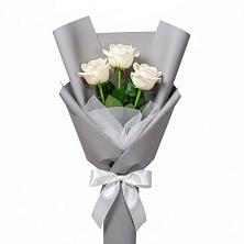 Букет 3 белые розы в Асбесте