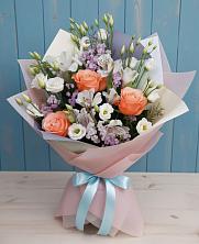 Букет цветов из:  Лизиантусы, Розы, Альстромерии и Гипсофила в Асбесте