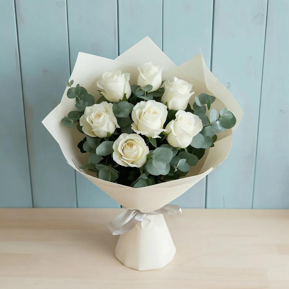 Букет Белые розы в Эвкалипте в Асбесте