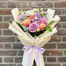 Букет цветов из:  Лизиантусы и Розы в Асбесте