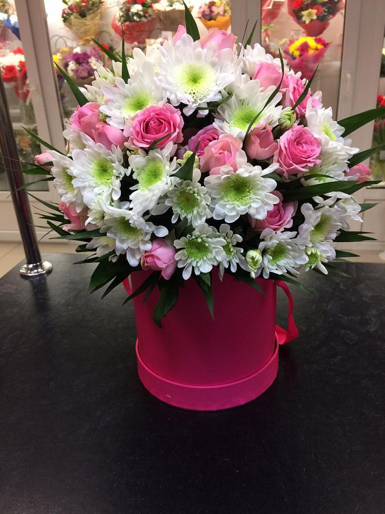 Цветочная композиция из Розы и Хризантемы в шляпной коробке в Асбесте