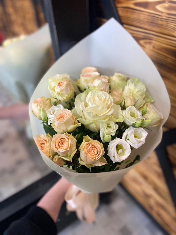 Букет цветов из: Розы и Лизиантусы в Асбесте